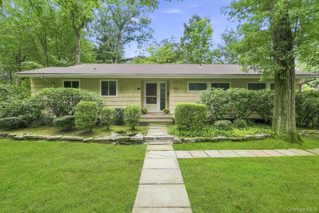 21 Seely Place, Scarsdale