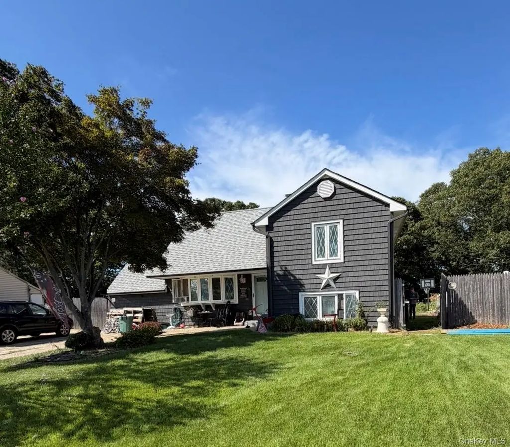 31 Garden Lane, Centereach