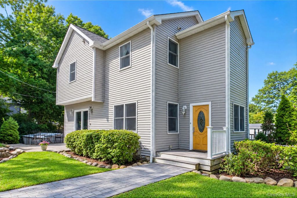 306 Liberty Avenue, Port Jefferson