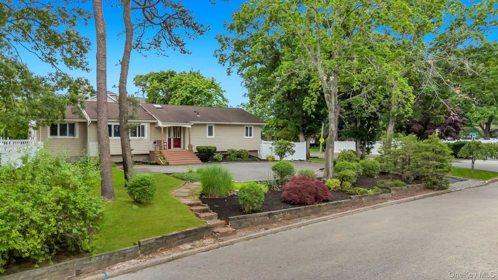 93 Midwood Avenue, Nesconset