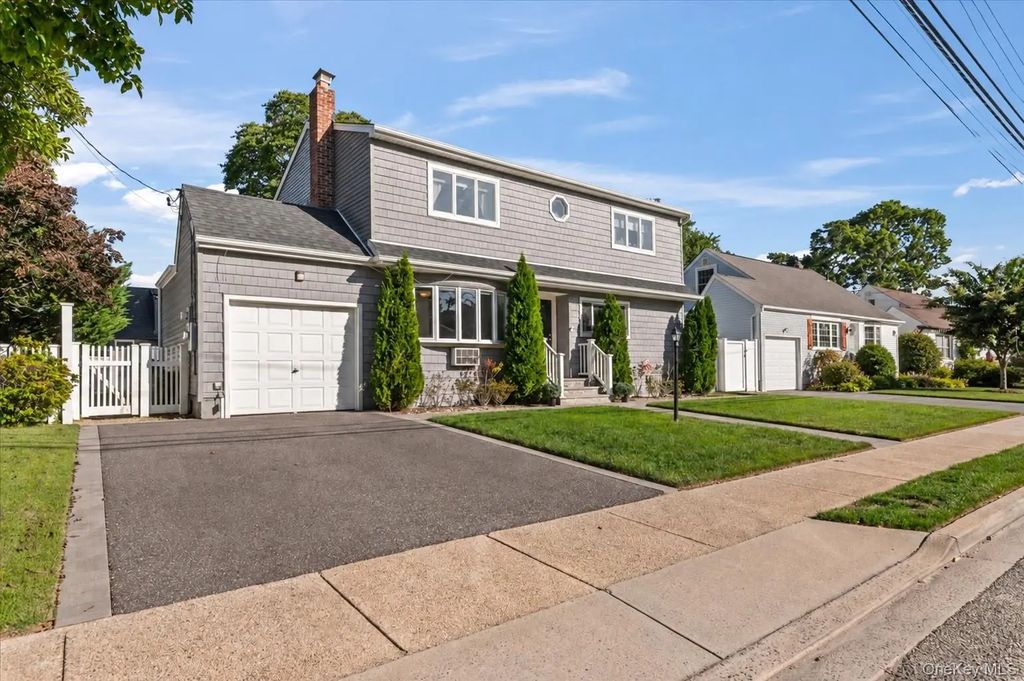 89 3rd Avenue, Massapequa Park