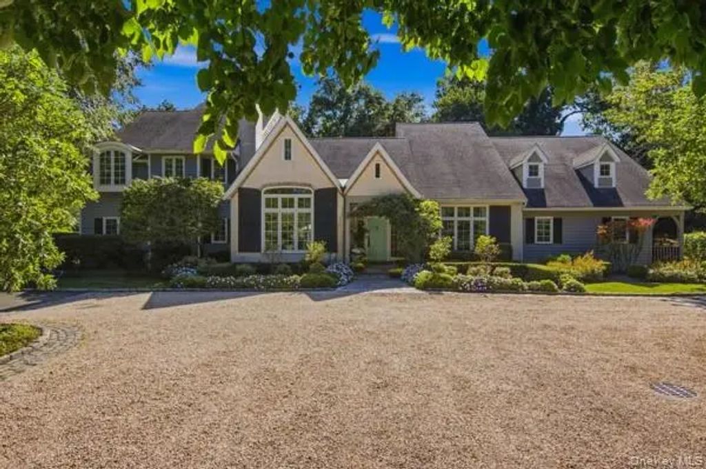 2 Meadow Sea Lane, East Setauket