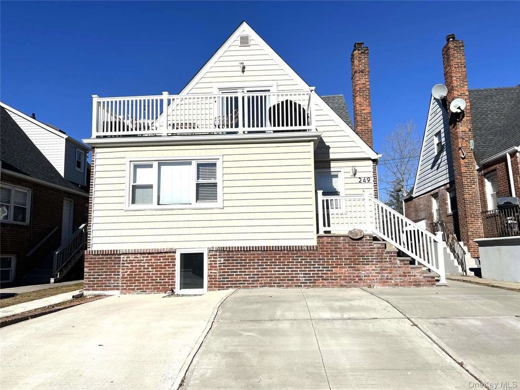 249 E Broadway, Long Beach
