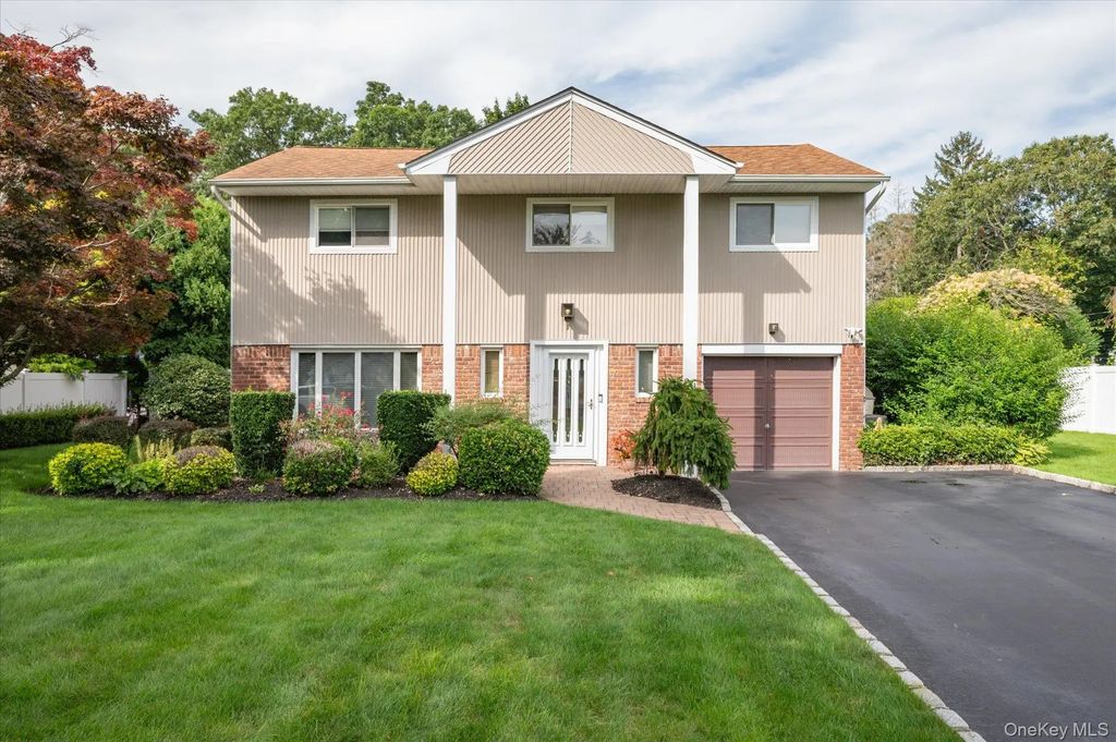 10 Klaibar Lane, East Northport