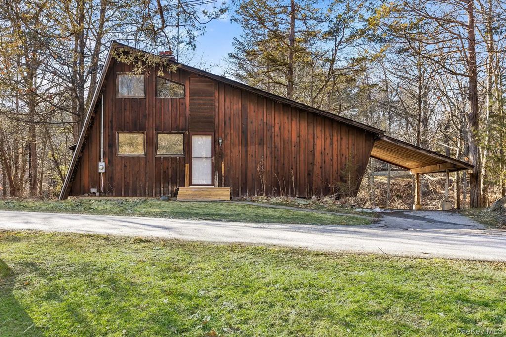 304 Lake Lodge Drive, Pleasant Valley