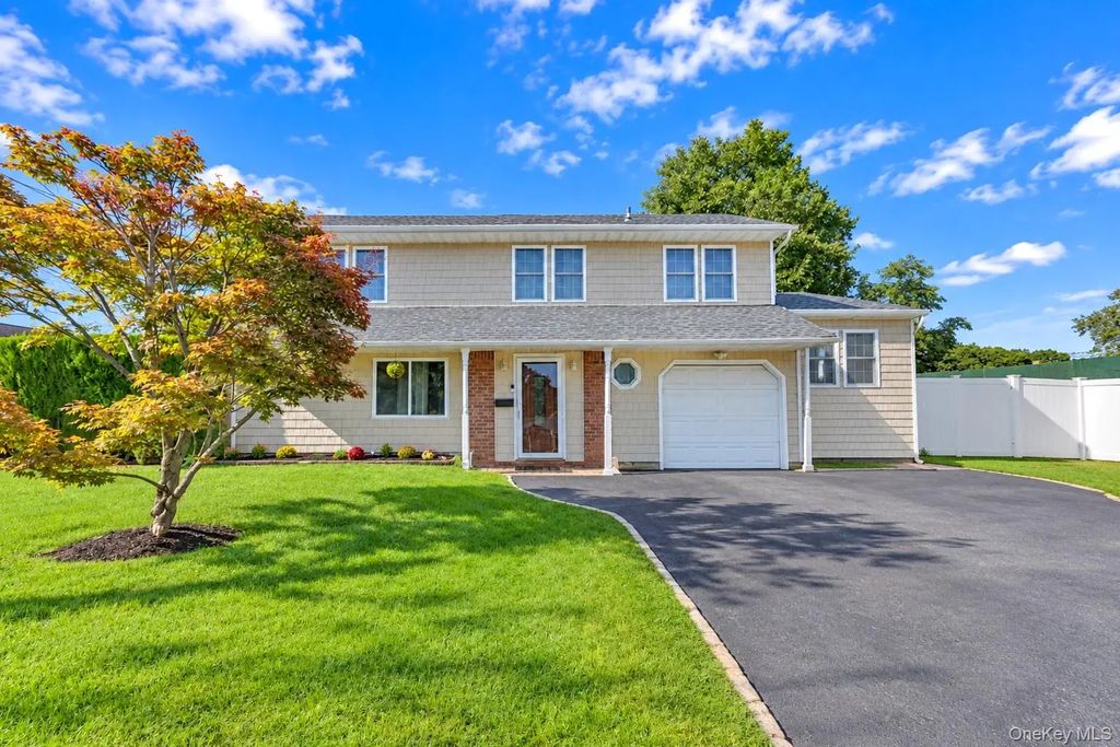 11 Palm Street, Central Islip