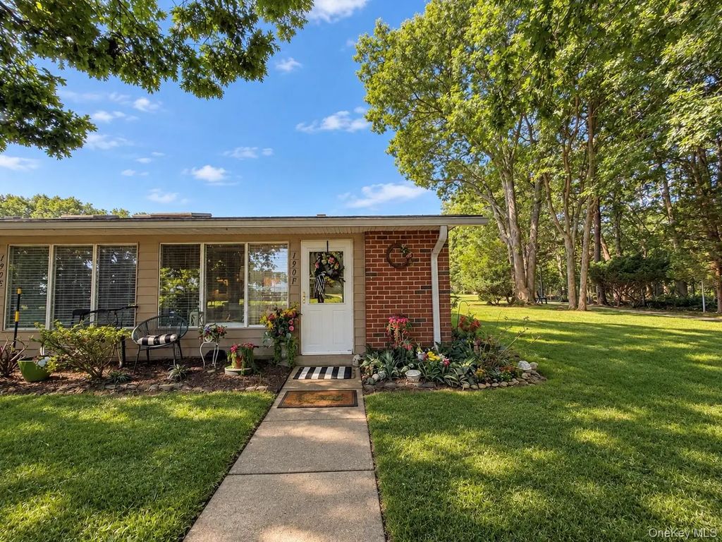 190 Ventry Court # F, Ridge