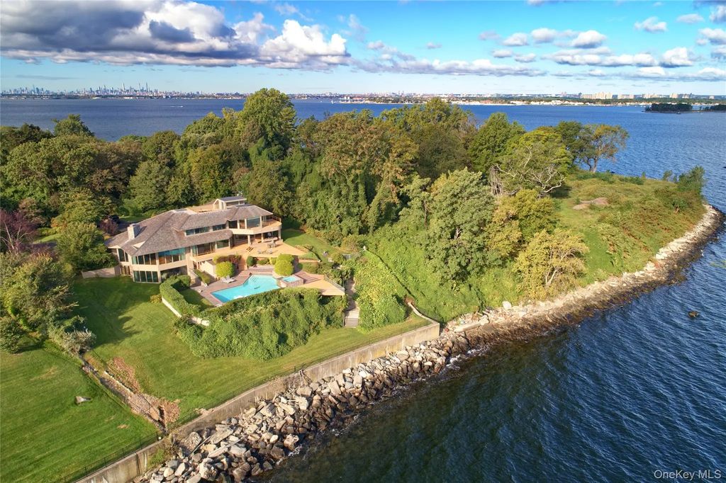 15 Gatsby Lane, Great Neck