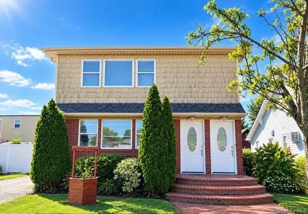 83 Althouse Avenue, East Rockaway