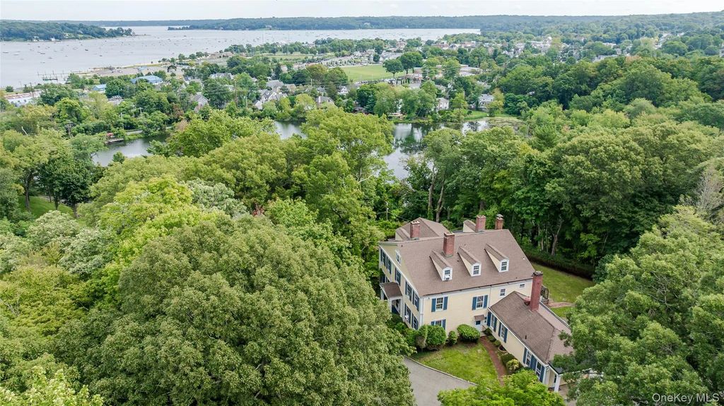 51 Lake Avenue, Mill Neck