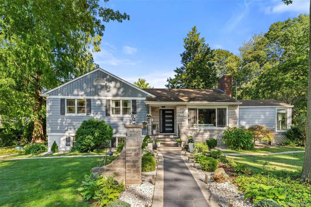 12 Longspur Road, Yonkers