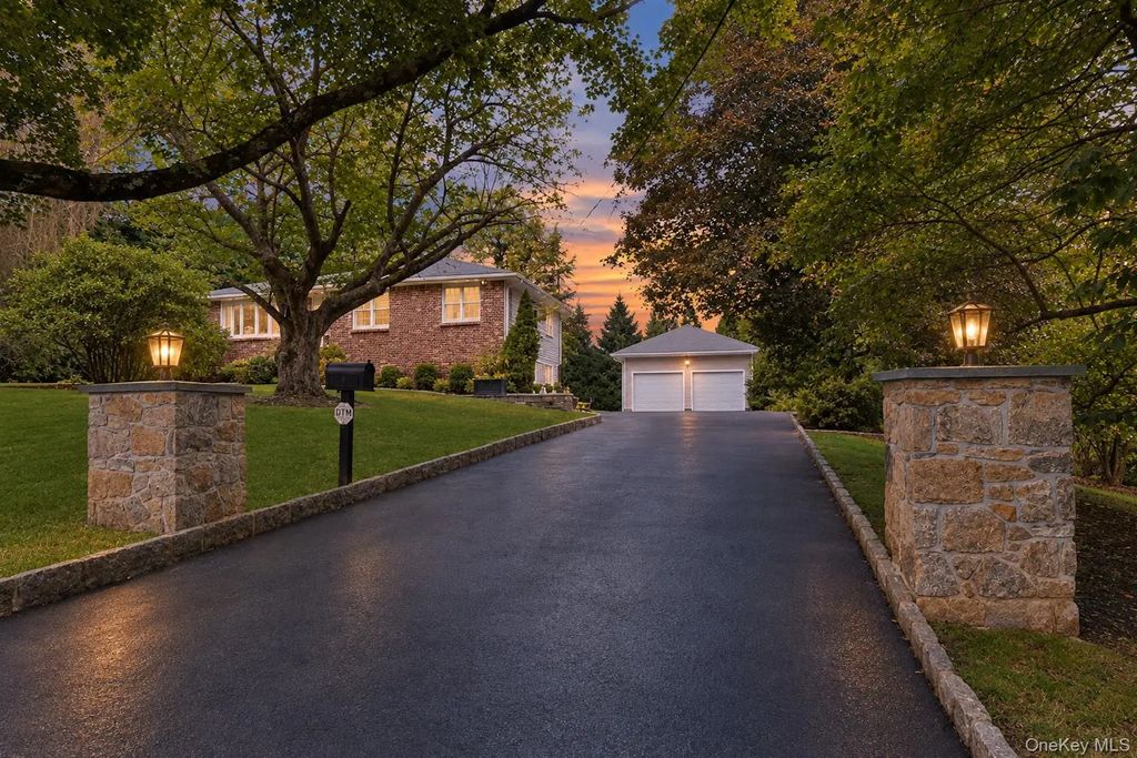 9 Stonegate Road, Valhalla