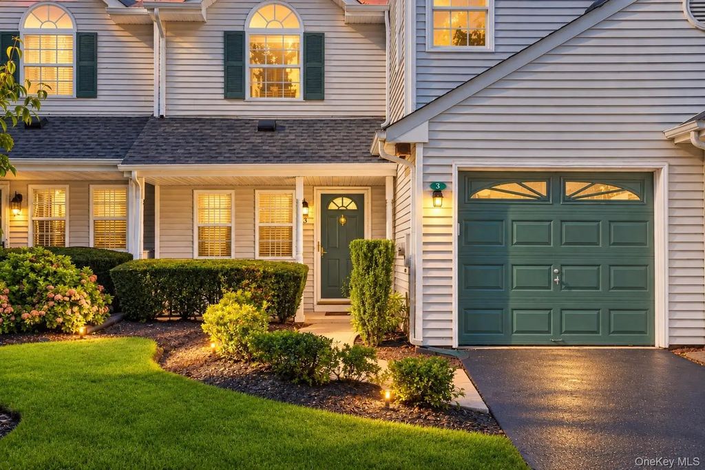 3 Plantation Drive, Hauppauge