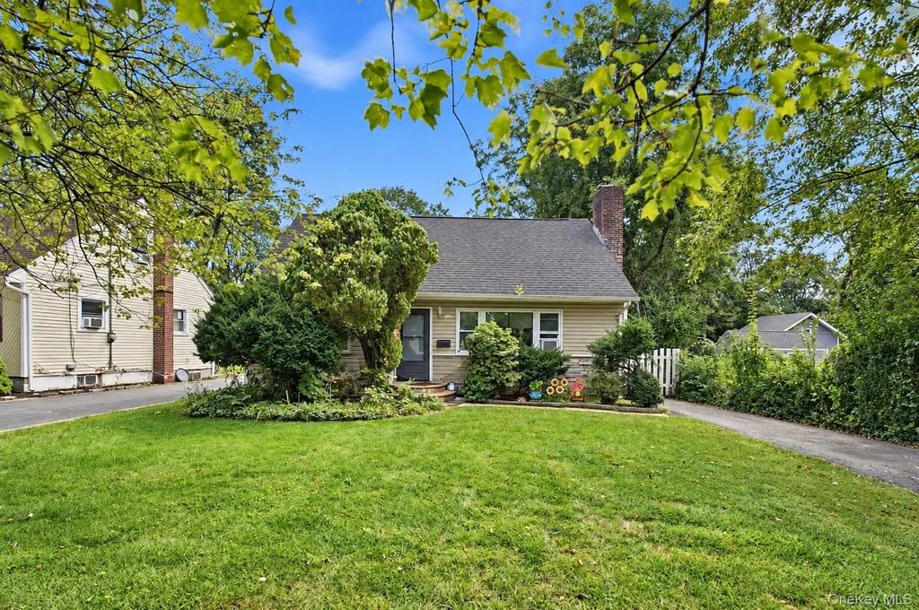 20 W 18th Street, Huntington Station