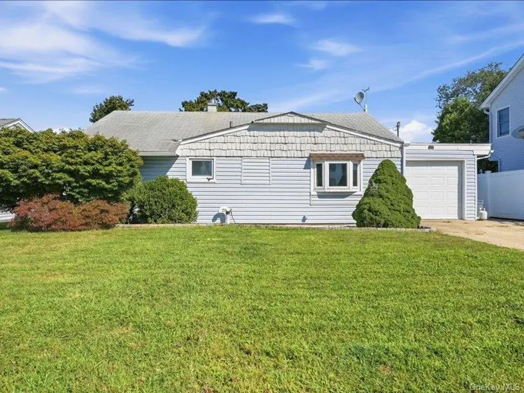 11 Hoover Lane, Bethpage