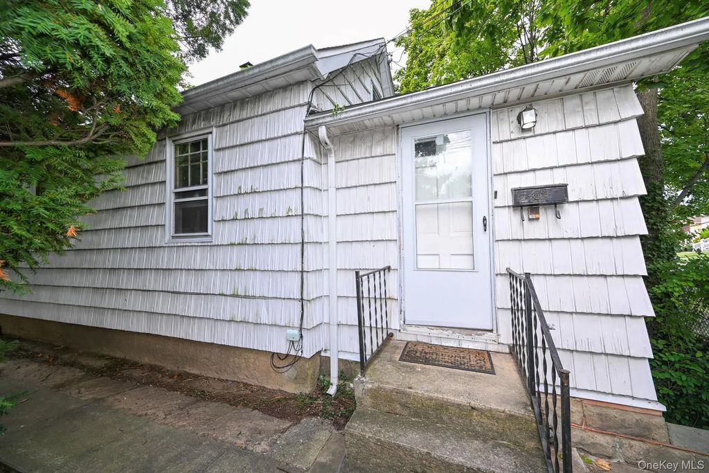 41 Porter Street, Elmont