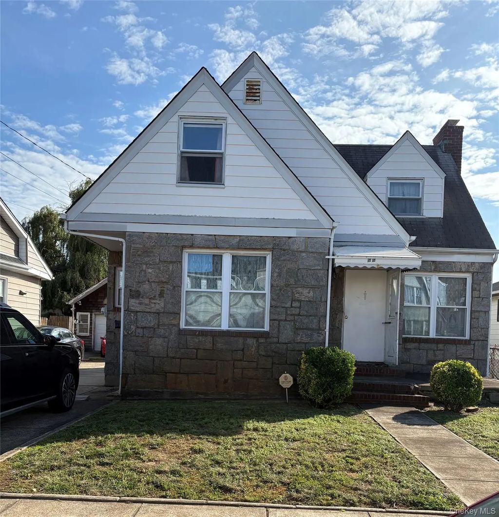 22 E Maple Street, Valley Stream