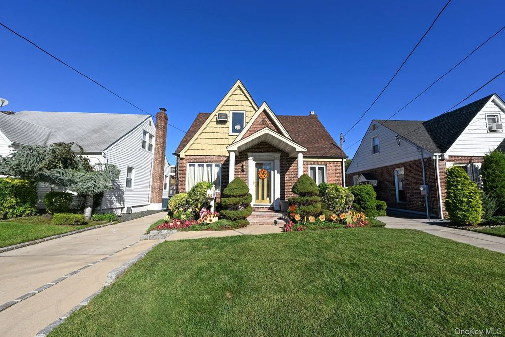 233 Cleveland Street, Franklin Square