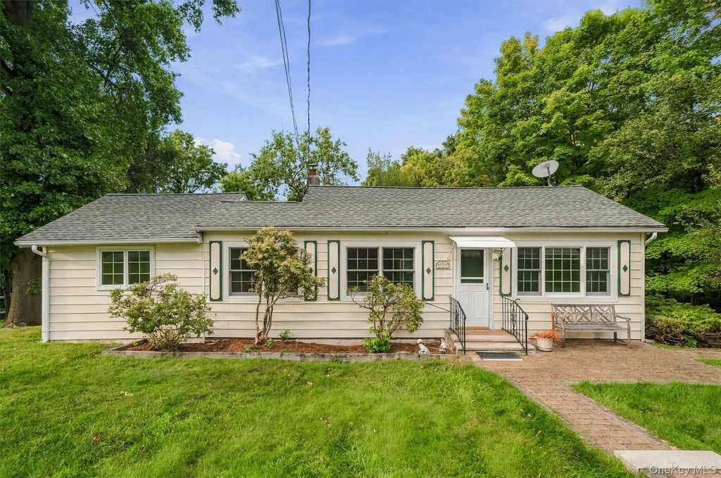 47 Orchard Lake Drive, Monroe