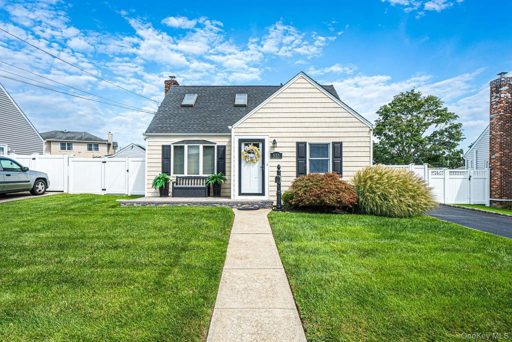 525 Secatogue Avenue, Farmingdale