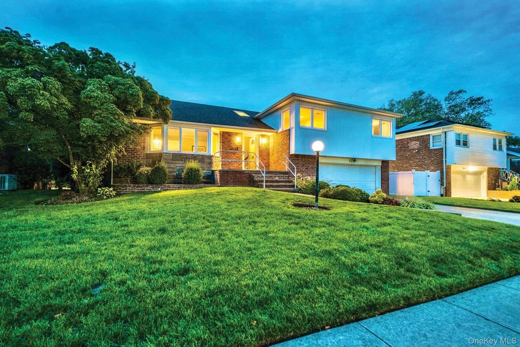 1499 Eric Lane, East Meadow