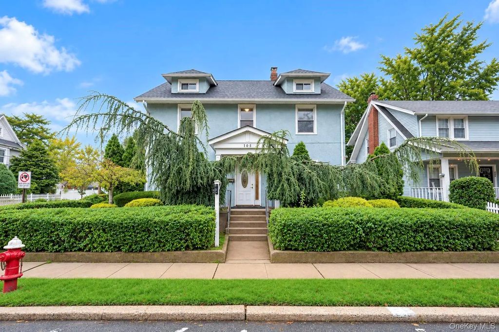 108 Hempstead Avenue, Lynbrook