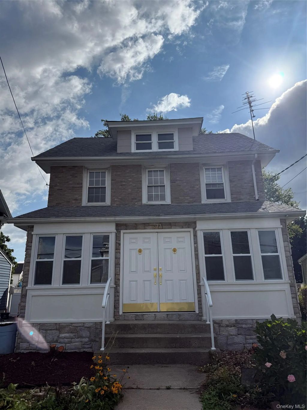 77 Woods Avenue, Rockville Centre