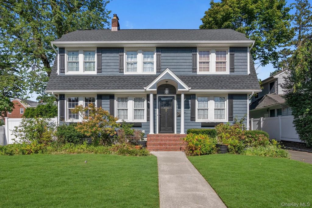 238 Burtis Avenue, Rockville Centre