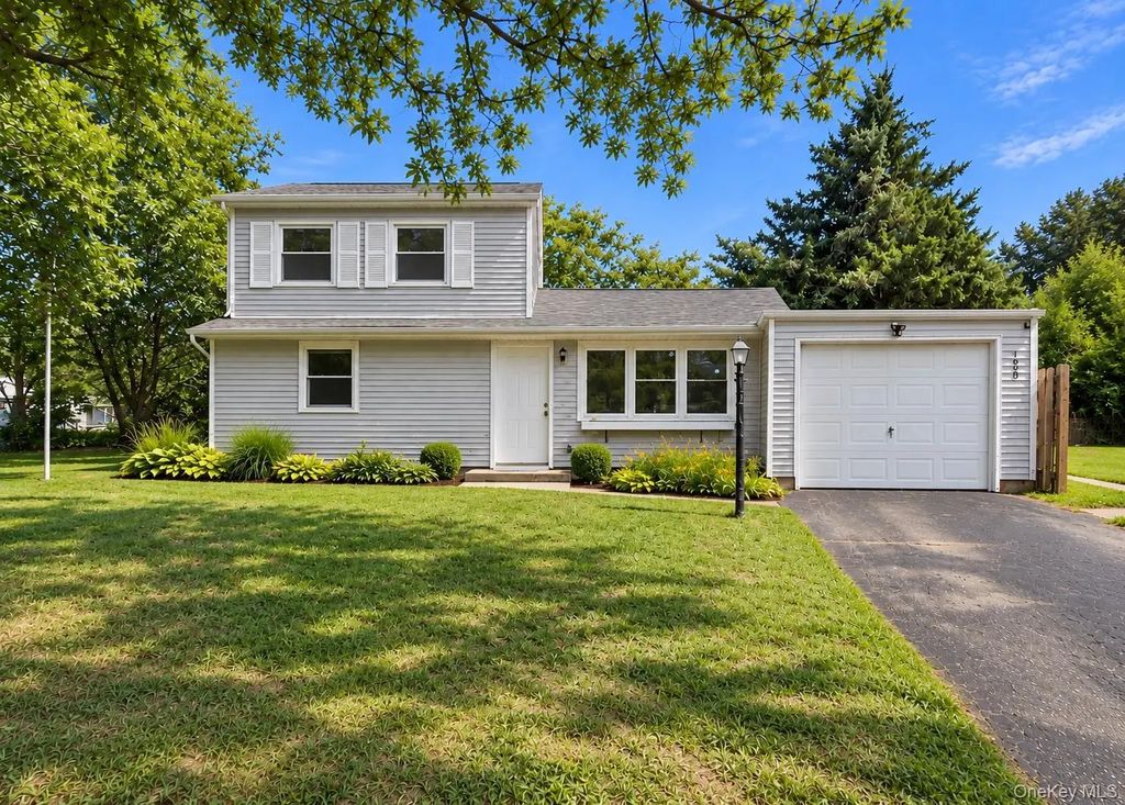 1065 Udall Road, Bay Shore