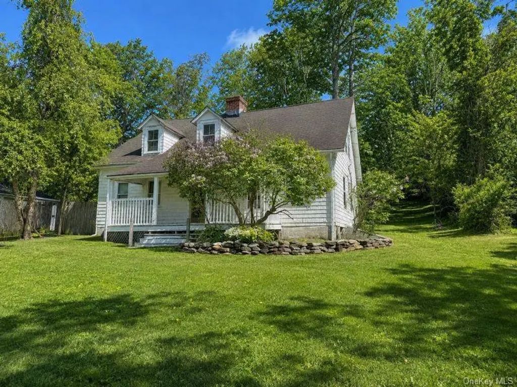 47 Route 25a, Smithtown