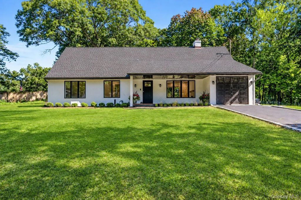 7 Berkshire Court, Huntington Station