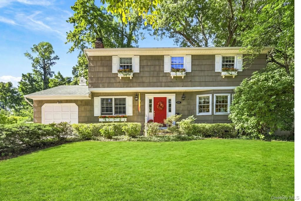 25 W Scudder Place, Northport