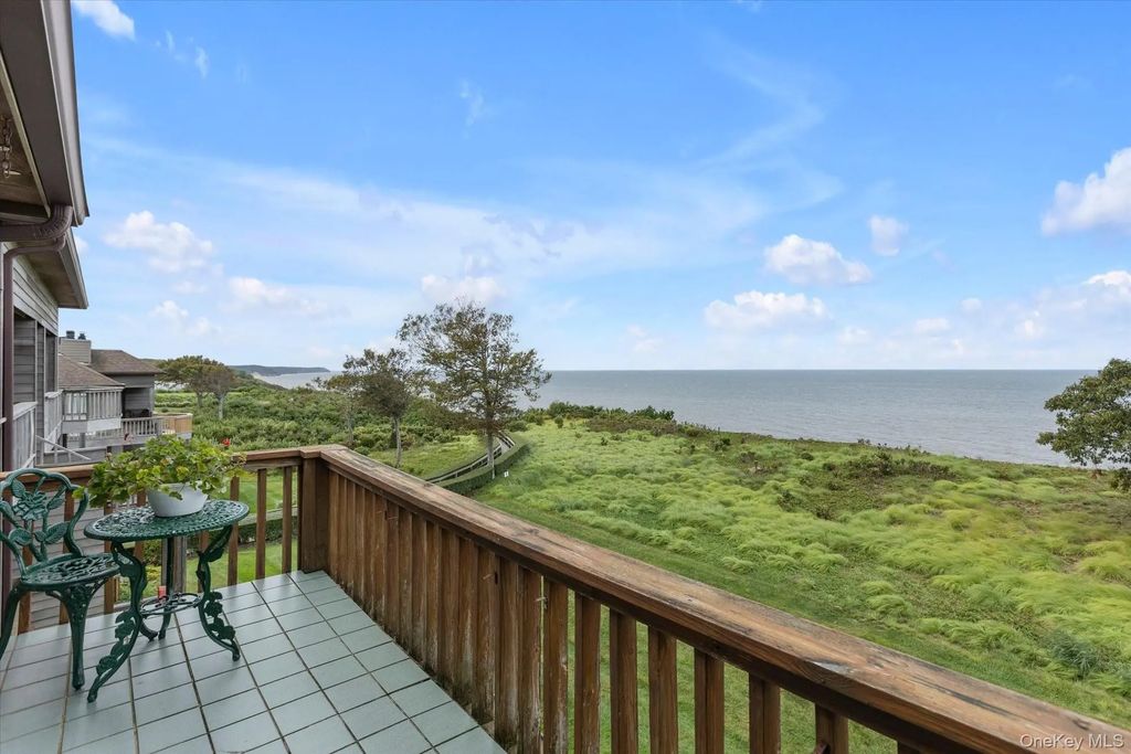 318 Fox Hill Drive, Baiting Hollow