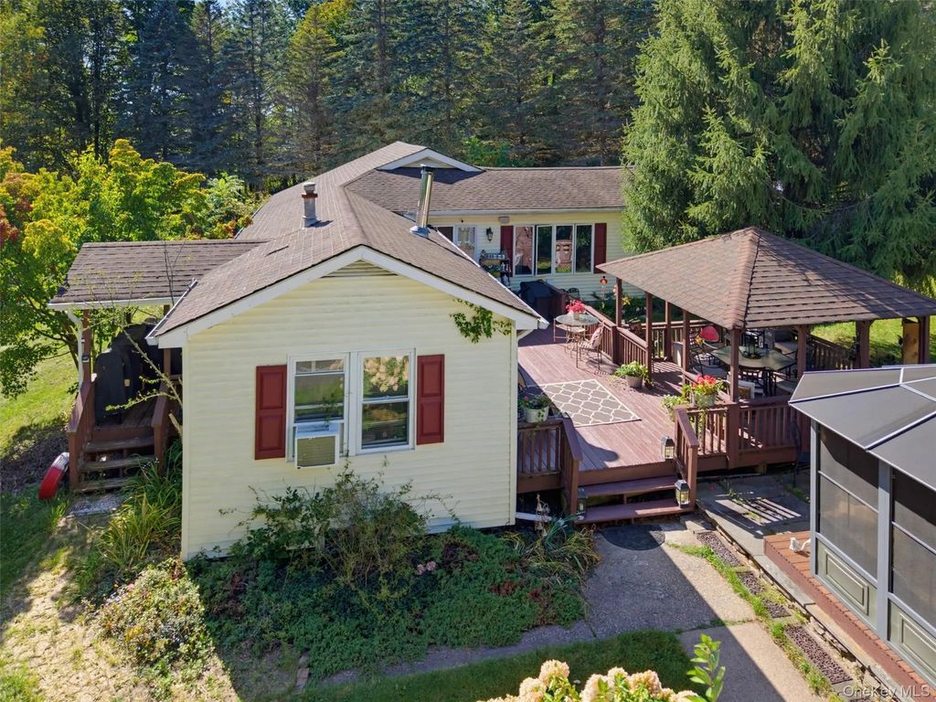 1758 Ulster Heights Road, Ellenville