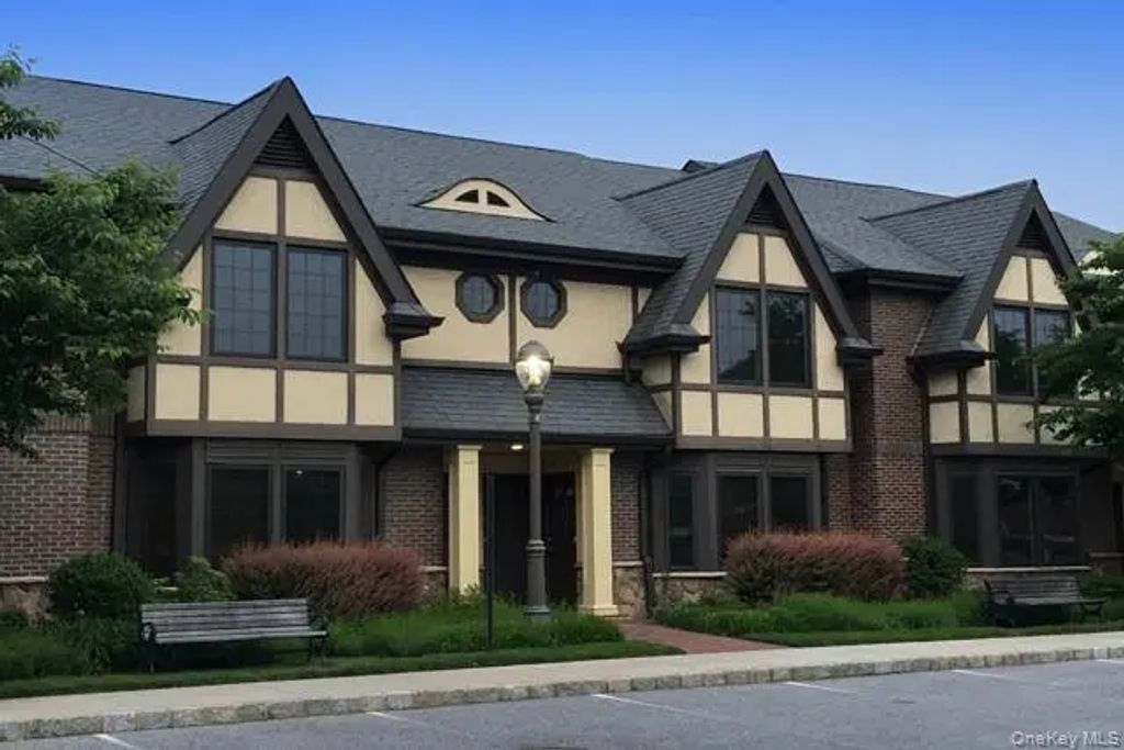 565 Merrick Road # 202, Rockville Centre