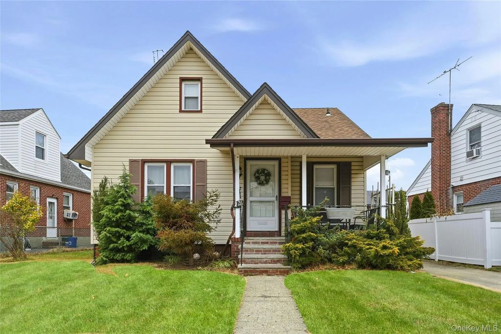 26 Haddon Road, New Hyde Park