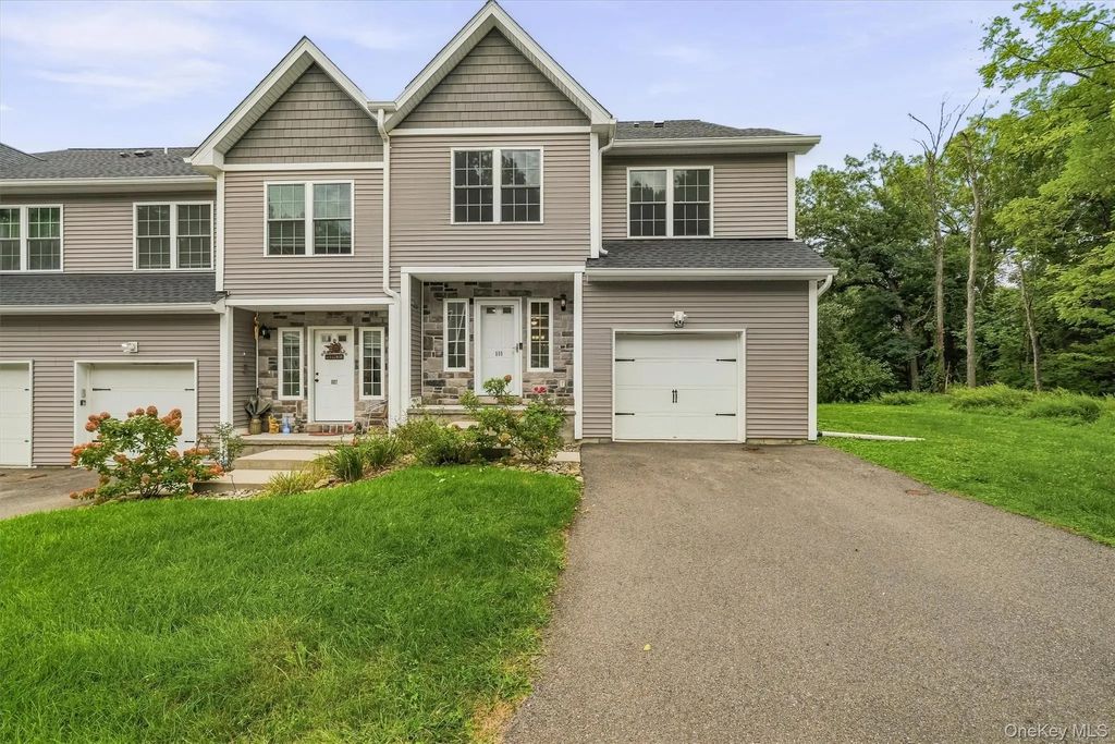 809 Fairway Court, New Windsor