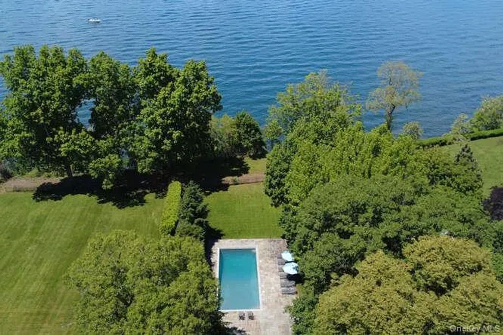 7 Cedar Lane, Glen Cove