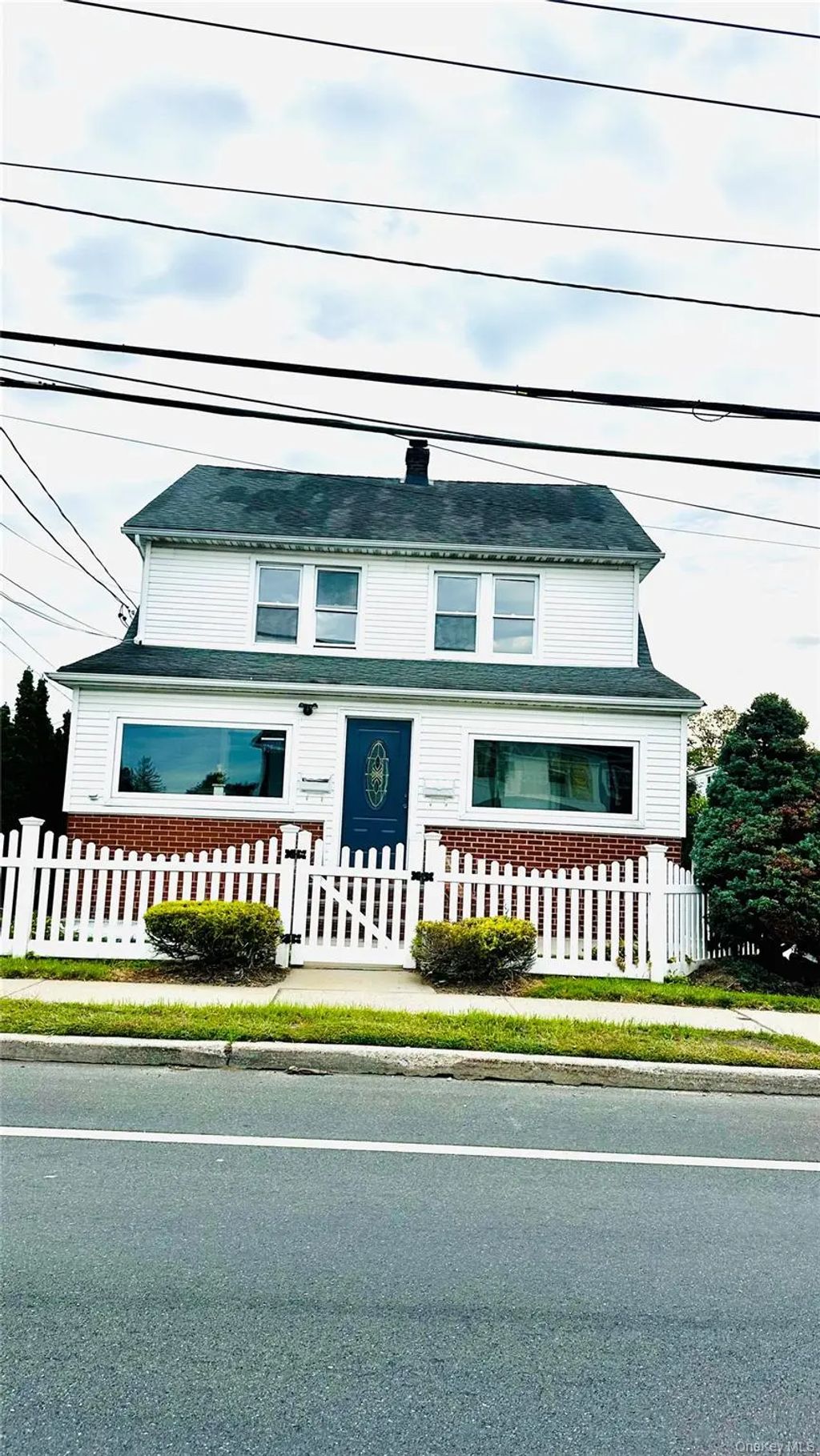 557 Newbridge Road, East Meadow
