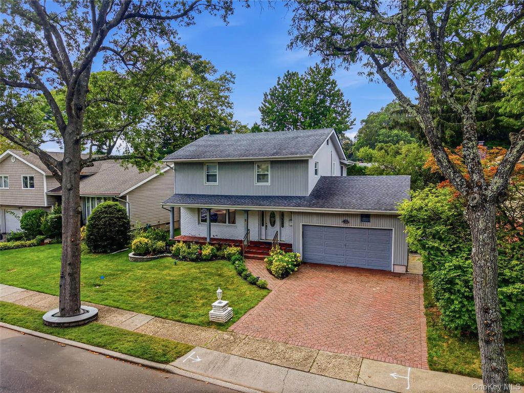 27 Driftwood Drive, Port Washington