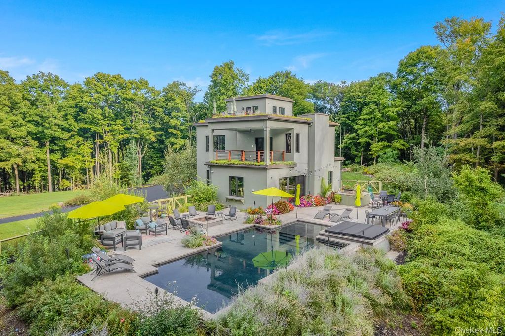 215 Smith Road, Poughkeepsie