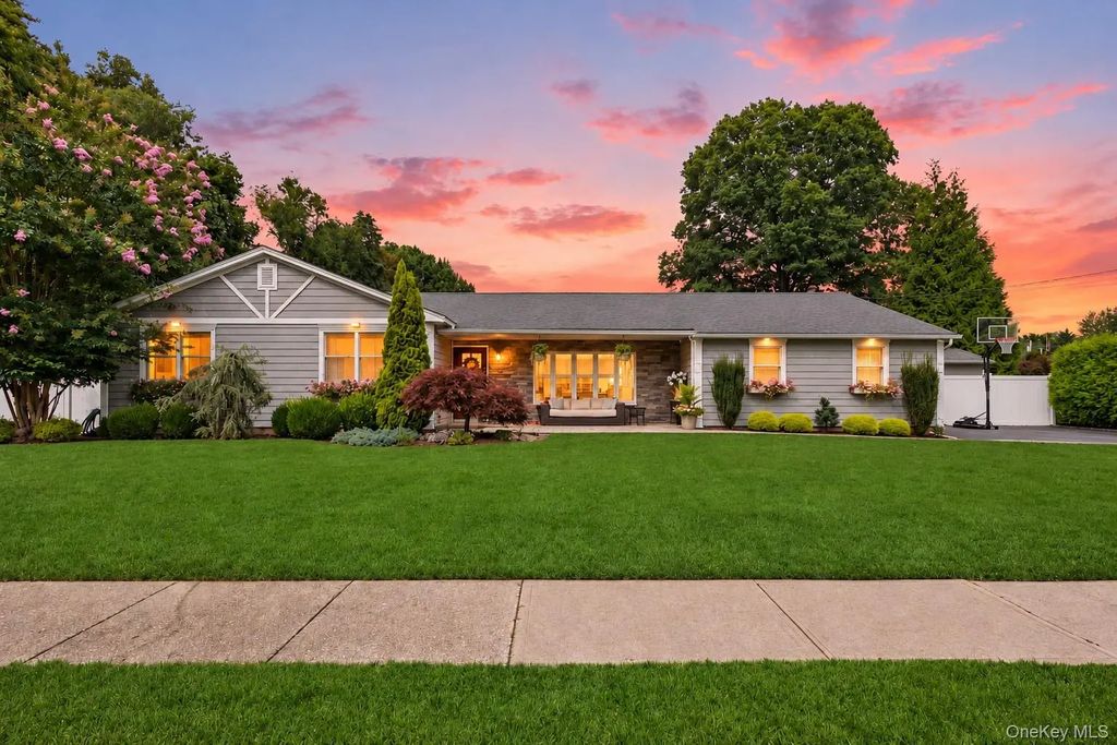 301 Vernon Street, Dix Hills
