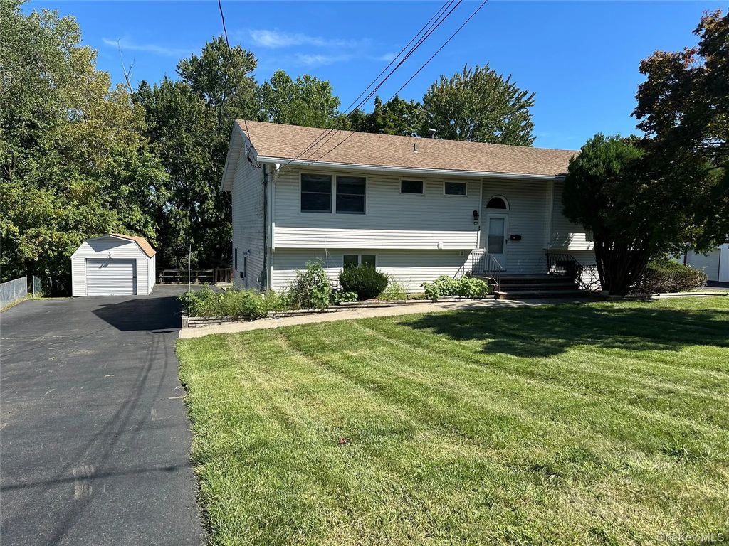 83 Lester Drive, Tappan
