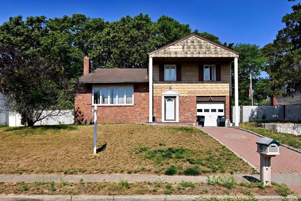 36 E Willow Street, Selden
