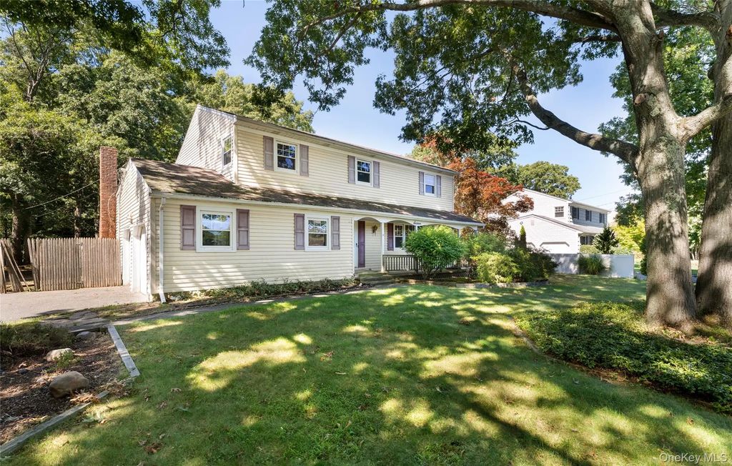 16 Heritage Place S, Nesconset