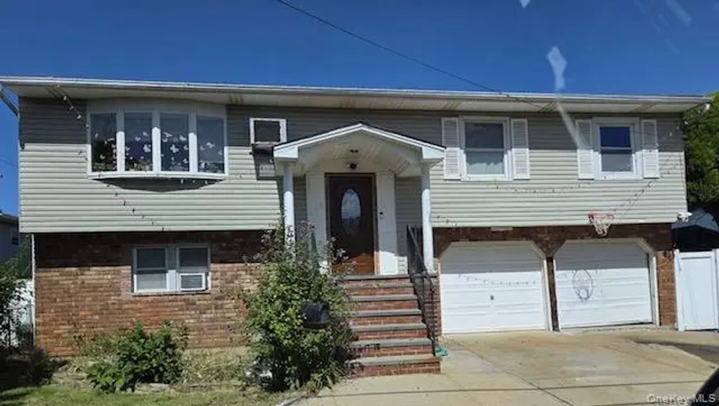 169 Meister Boulevard, Freeport