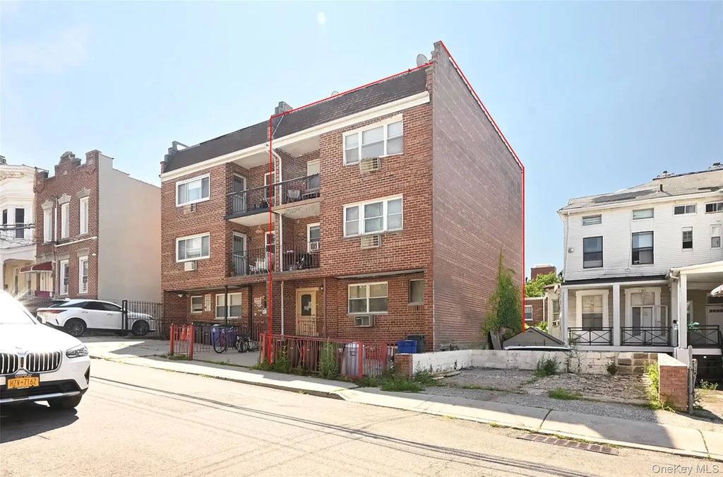2540 14th Place, Astoria