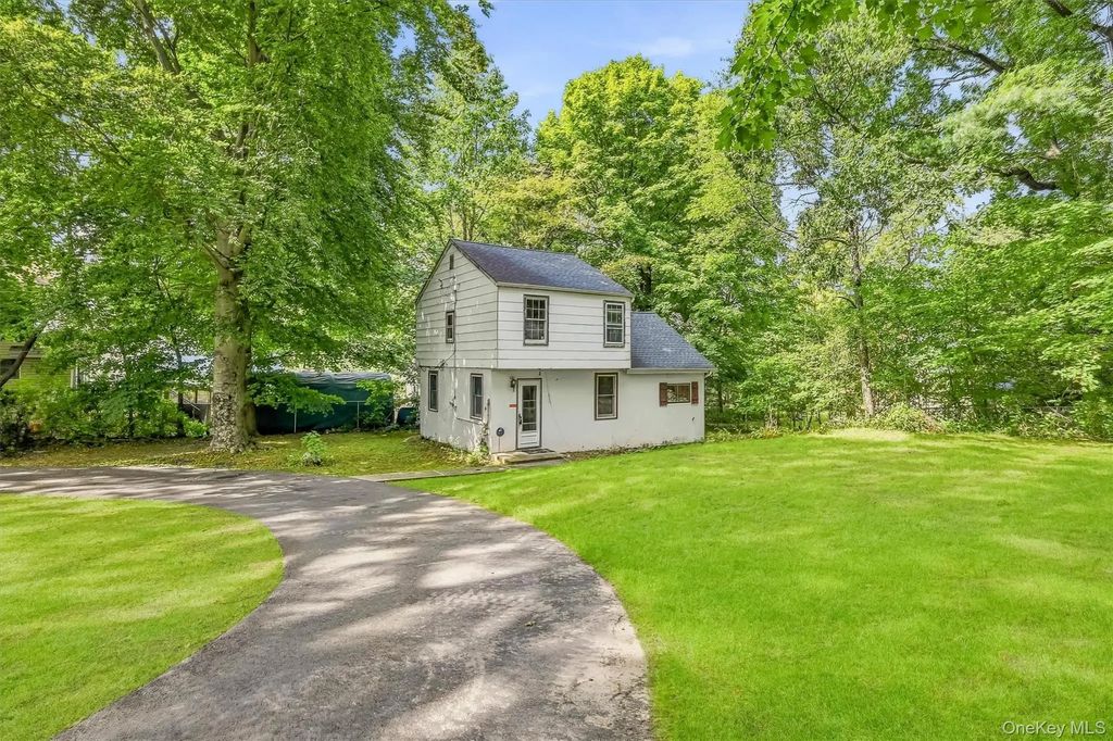 16 Cottage Avenue, Nanuet