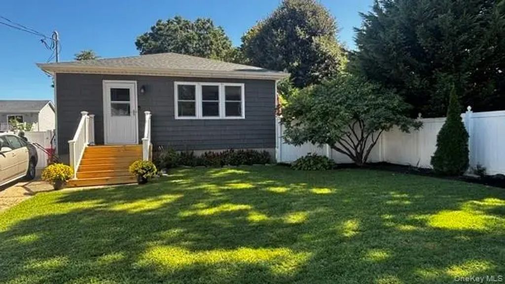 12 Chance Place, West Babylon