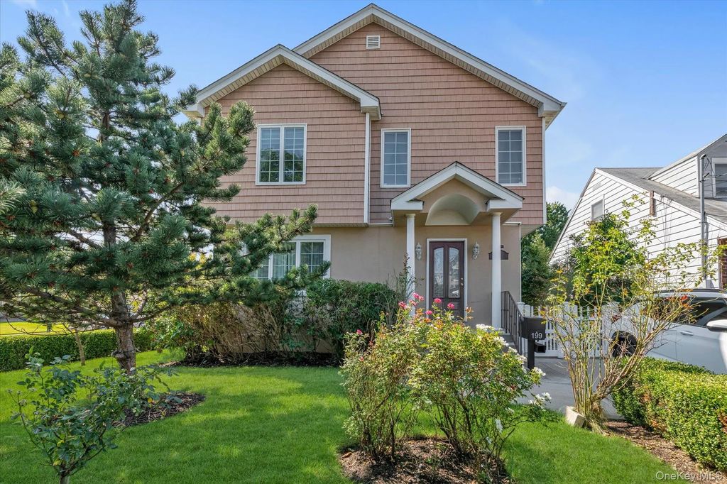199 Royal Avenue, Mineola